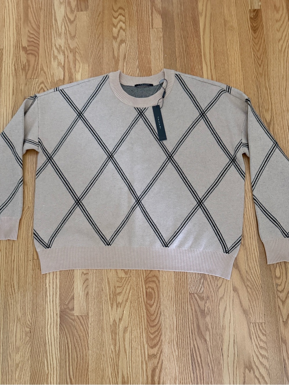 Tahari women’s Crewneck Sweater in Beige size M